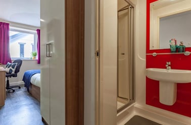 110 High Street, City Centre, Bangor - Image 2